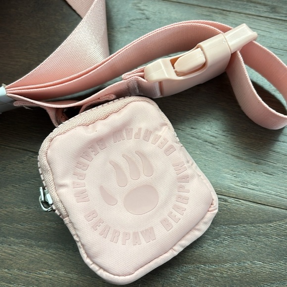BEARPAW Crossbody/waist bag/fanny pack, 2 zipper compartments + Ear pod case - Picture 3 of 11